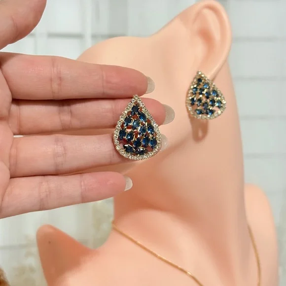 ⚜️ Elegant Teardrop Blue and Gold Earrings - Picture 4 of 9